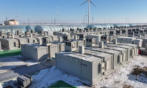 <b>大型戶外儲能電站：破解風電場棄風難題 提升內蒙古風電基地20%收益的實戰解</b>